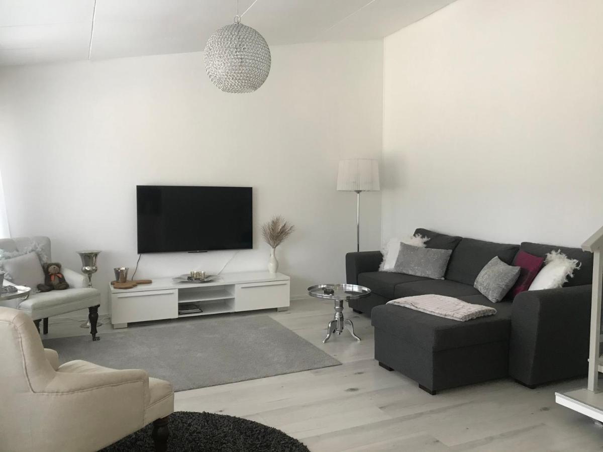 Tyylikaes Rivitaloasunto Lohjalla Esterno foto